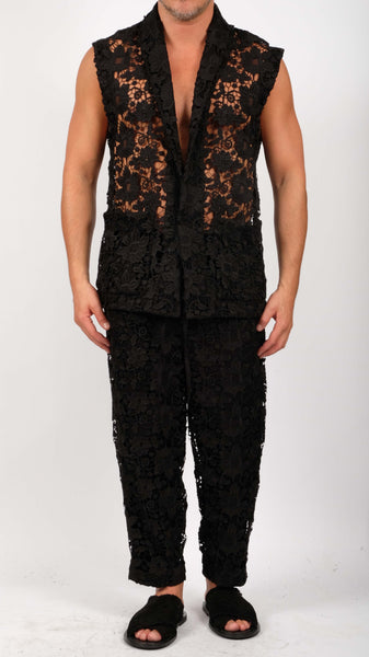 Lace sleeveless blazer by David's Road
